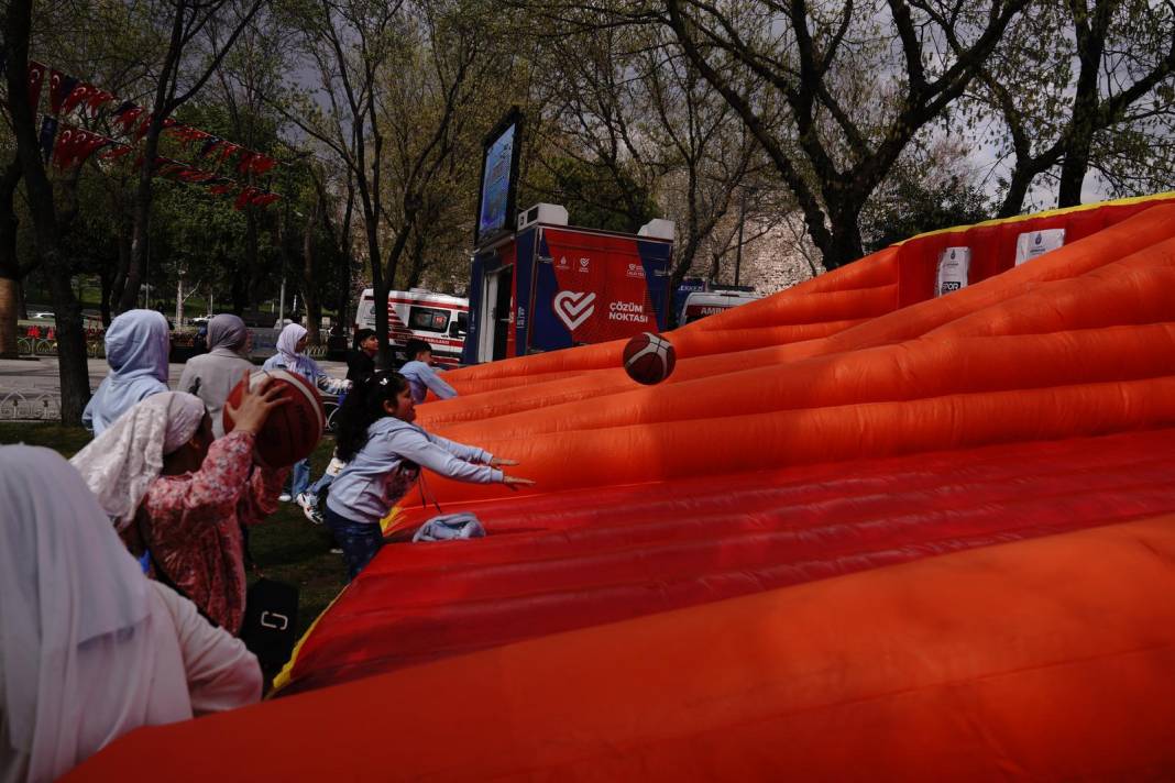 İBB'den Ramazan Bayramı'na özel 'Özgürlük ve Demokrasi Şenliği' başladı 15
